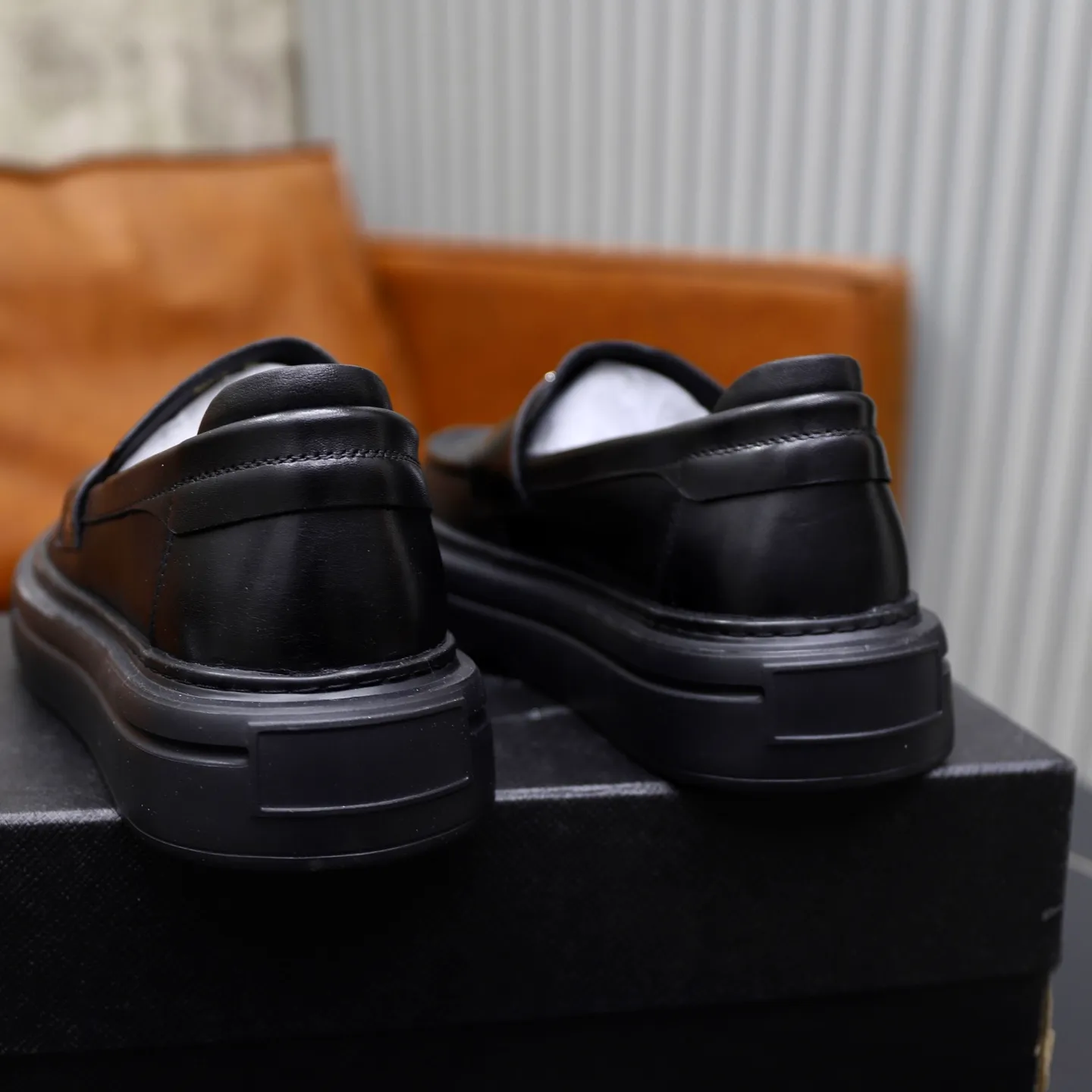 Ex-factory price: 500💰🙅‍♂️🙅‍♂️🙅‍♂️ Brand: PRADA Standard code: Men's code 38-44 (45 can be customized) Grade: Same style as the official website Original order quality Material: Original cowhide surface Comfortable lining Original outsole Style category: Men's fashionable casual leather shoes Distinguished big-name luxury elements Top luxury Color: Color of the actual picture